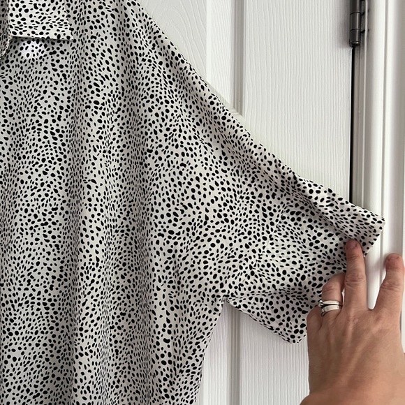 Easel Oversized Short Sleeve Blouse - Picture 5 of 7